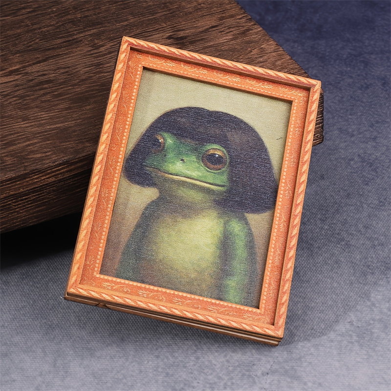 Engraved Wood Frame - إطار صور خشبي صغير على شكل