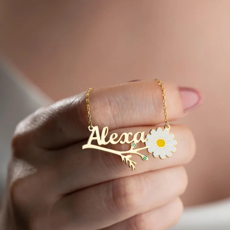 قلادة اسم مخصصة من رورو بتصميم - مراجعة Birth Flower Necklace وسعره