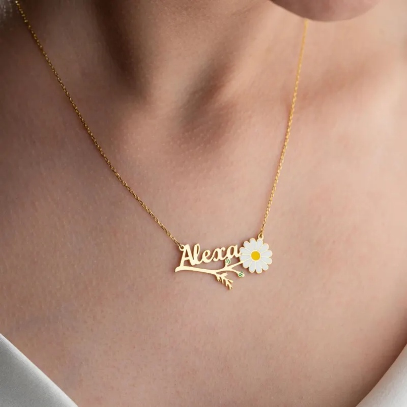 قلادة اسم مخصصة من رورو بتصميم - مراجعة Birth Flower Necklace وسعره