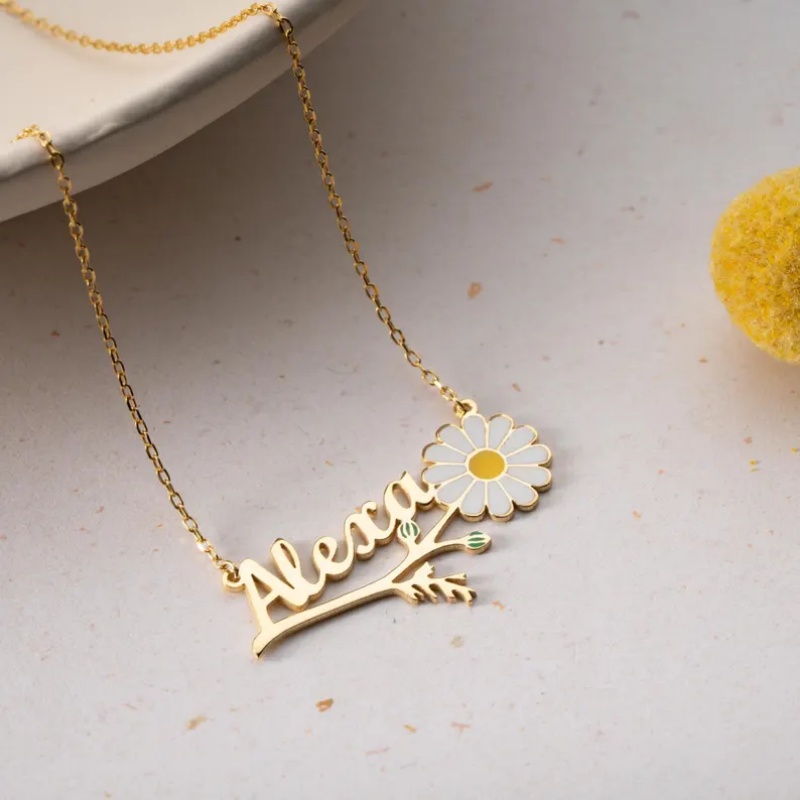 قلادة اسم مخصصة من رورو بتصميم - مراجعة Birth Flower Necklace وسعره