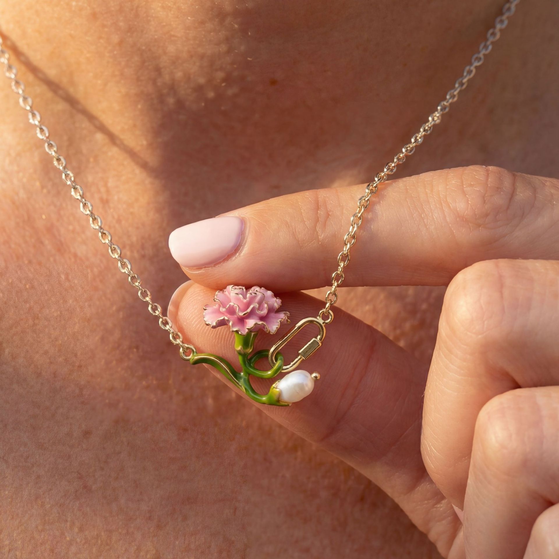 قلادة زهرة الميلاد لمدة 12 شهر - مراجعة Birth Flower Necklace وسعره